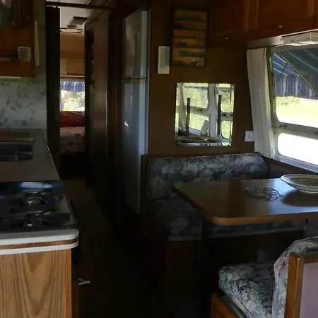 Alojamento de Acomodação e Pequeno-almoço Belrepayre Airstream Glamping Manses