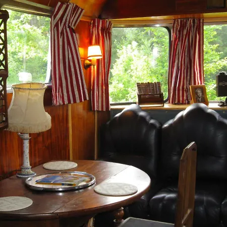 Alojamento de Acomodação e Pequeno-almoço Belrepayre Airstream Glamping *