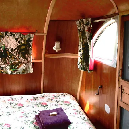 Alojamento de Acomodação e Pequeno-almoço Belrepayre Airstream Glamping Manses