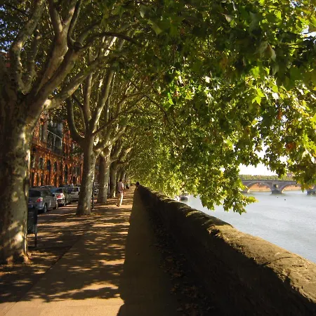 Belrepayre Airstream Glamping * Manses