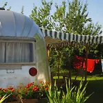 B&B Belrepayre Airstream Camp *
