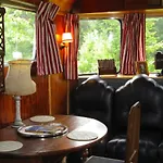 Bed and breakfast Belrepayre Airstream Camp *