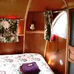Bed and breakfast Belrepayre Airstream Camp Manses