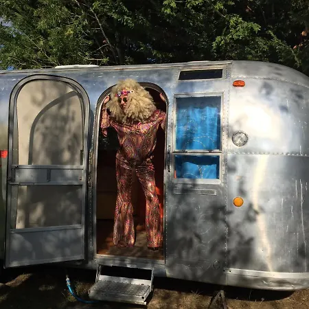 Couette-café Belrepayre Airstream Glamping