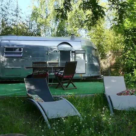 Couette-café Belrepayre Airstream Glamping Manses