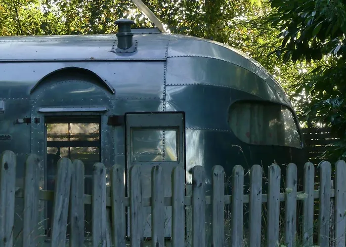 Nocleg ze śniadaniem Belrepayre Airstream Glamping *