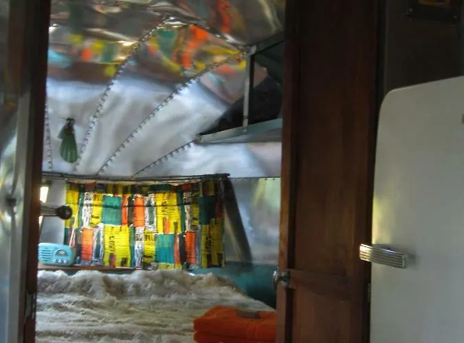 Nocleg ze śniadaniem Belrepayre Airstream Glamping