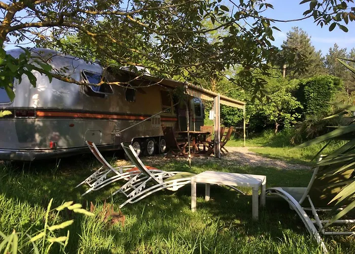 Nocleg ze śniadaniem Belrepayre Airstream Glamping *