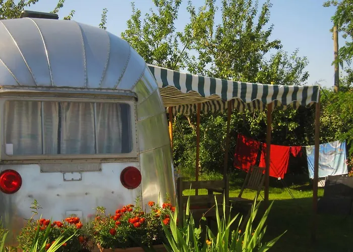 Nocleg ze śniadaniem Belrepayre Airstream Glamping *