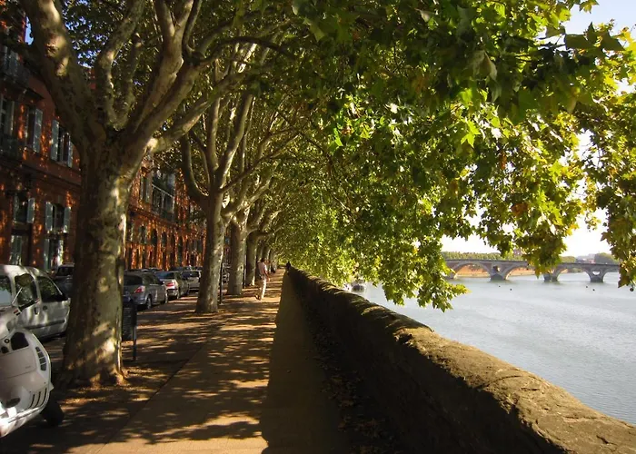 Belrepayre Airstream Glamping * Manses